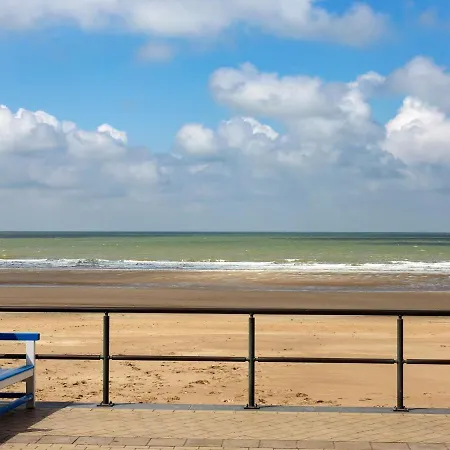 With 3 Bedrooms And Sea View Apartamento *