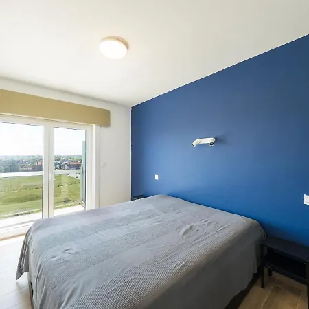 With 3 Bedrooms And Sea View Apartamento