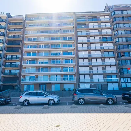 Apartamento With 3 Bedrooms And Sea View