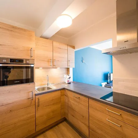 With 3 Bedrooms And Sea View Apartamento *