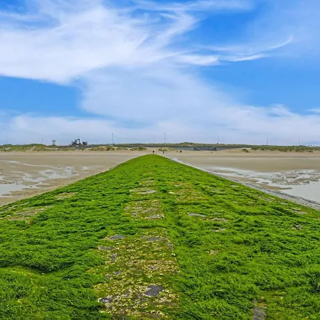 Apartamento With 3 Bedrooms And Sea View