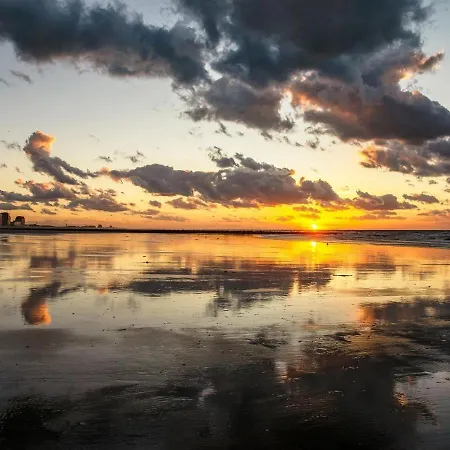 With 3 Bedrooms And Sea View