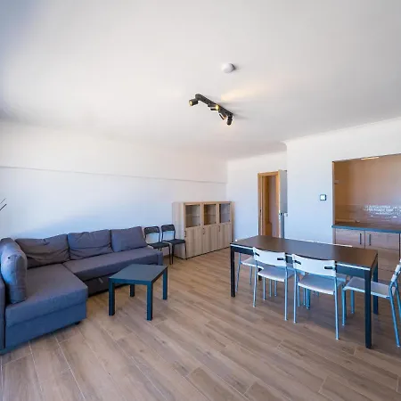 With 3 Bedrooms And Sea View Apartamento *