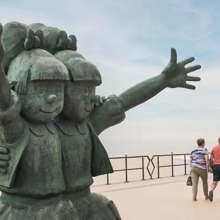 With 3 Bedrooms And Sea View Apartamento